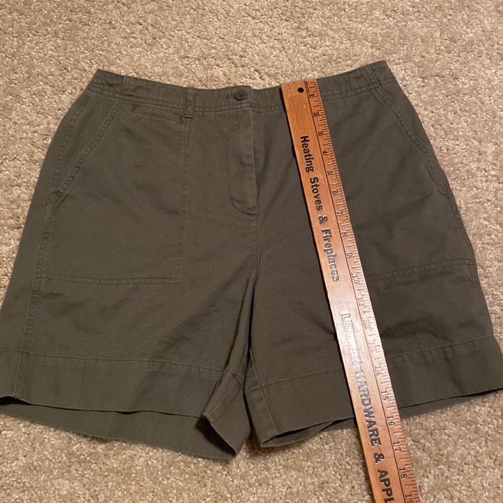 Petite Sophisticate size 8P Olive Chino Shorts